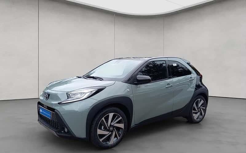 Grau Neu 2025 Toyota Aygo X-plore Kleinwagen | 21.950 € - Bild 1/4
