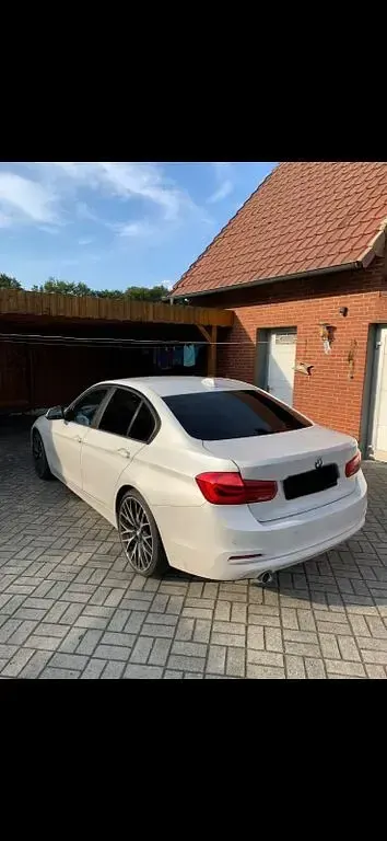 Gebraucht BMW 318 150 PS (110 kW) 2016 Weiß Limousine