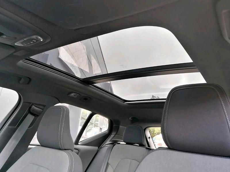 Gebraucht Volvo XC40 Plus 129 PS (94 kW) 2024 Weiß SUV