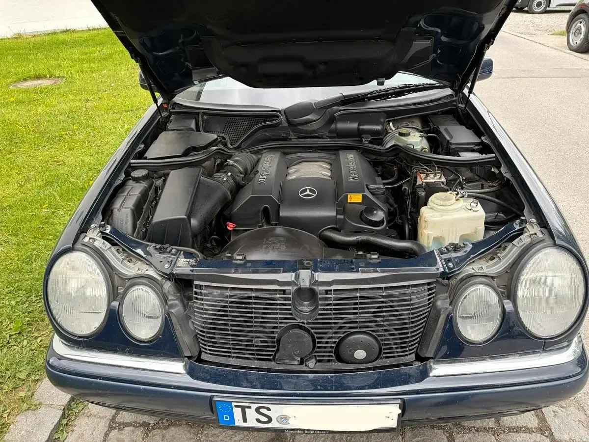 Gebraucht Mercedes E280 Elegance 204 PS (150 kW) 1997 Blau Limousine