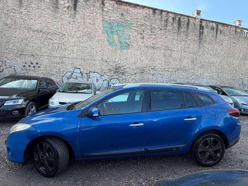 Gebraucht Renault Mégane GrandTour Dynamique 106 PS (77 kW) 2010 Blau Kombi