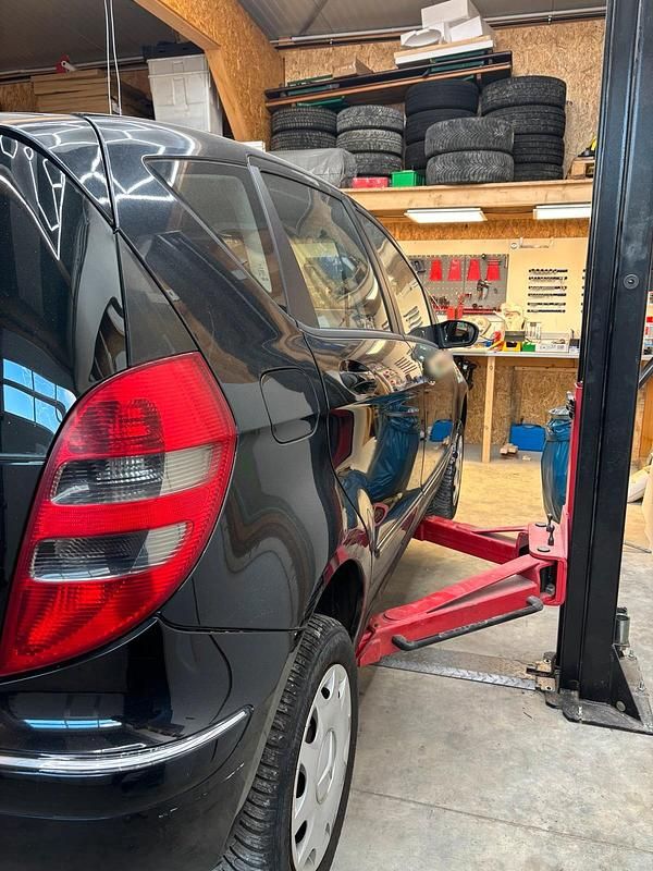 Gebraucht Mercedes A170 Avantgarde 116 PS (85 kW) 2005 Schwarz Kleinwagen