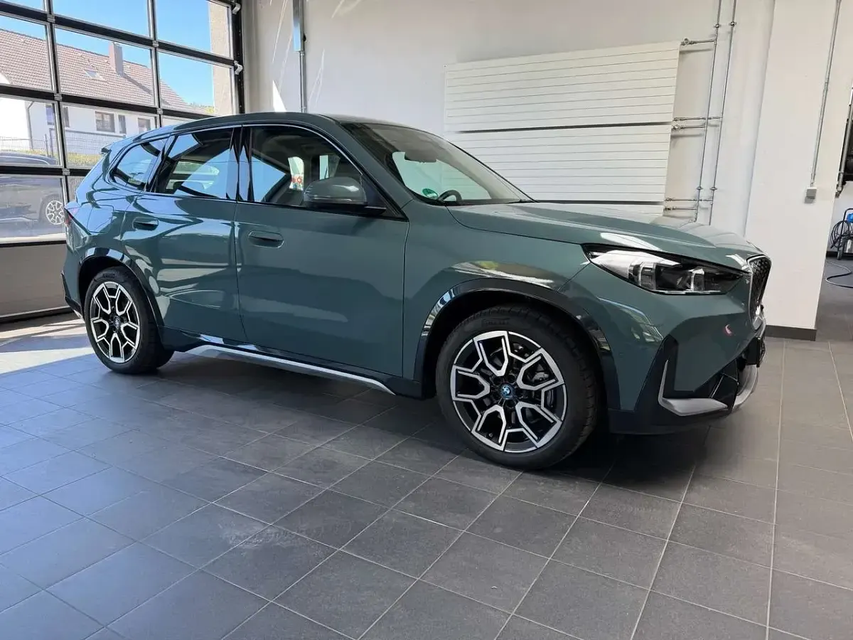 Gebraucht BMW iX1 xLine 230 kW (313 PS) 2025 Cape york gruen metallic SUV