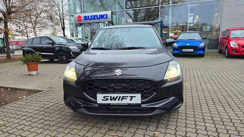 Neu Suzuki Swift Comfort+ 83 PS (61 kW) 2025 Schwarz Limousine