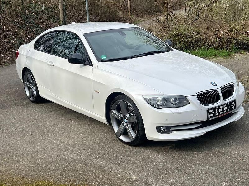 Gebraucht BMW 330 Performance 272 PS (200 kW) 2011 Weiß Coupé