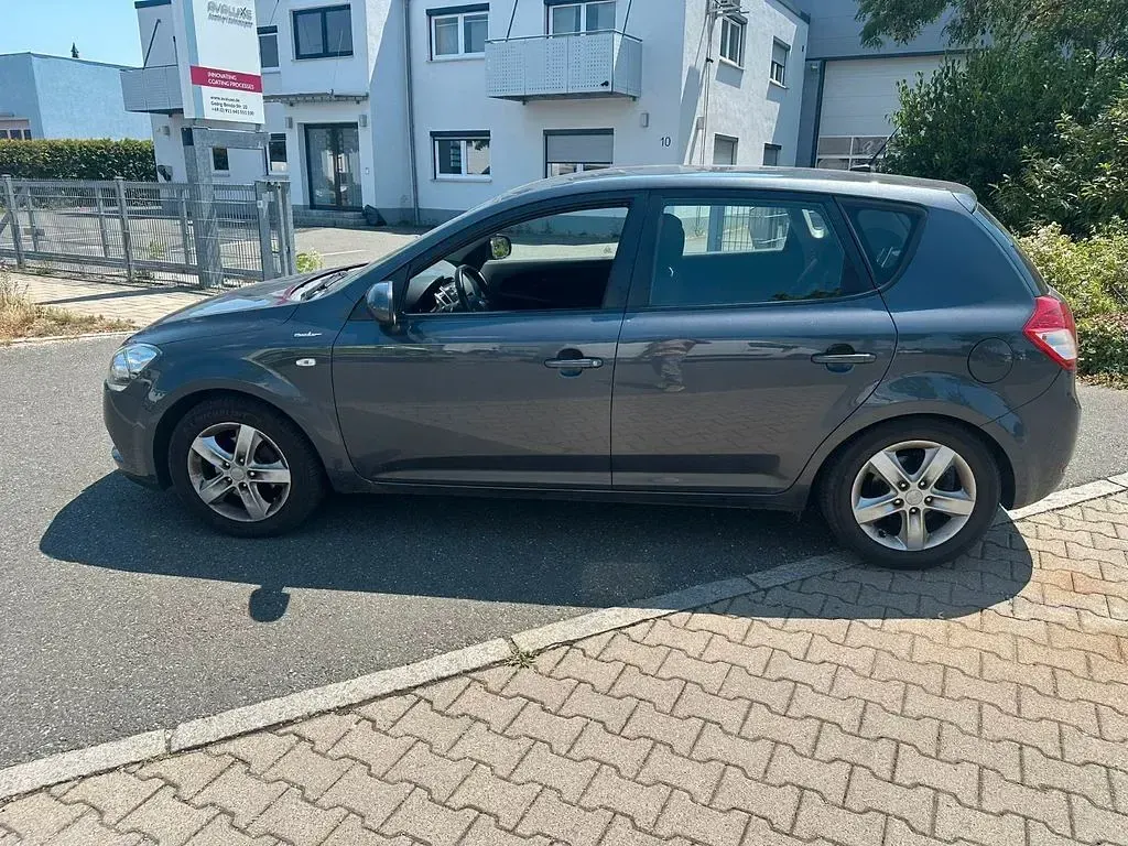 Gebraucht Kia Ceed Vision 125 PS (91 kW) 2011 Grau Kleinwagen