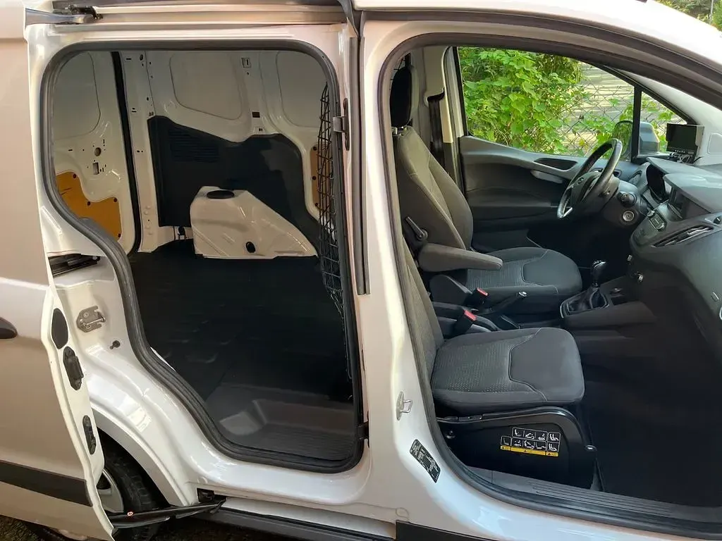 Gebraucht Ford Transit Courier 101 PS (74 kW) 2018 Weiß Van