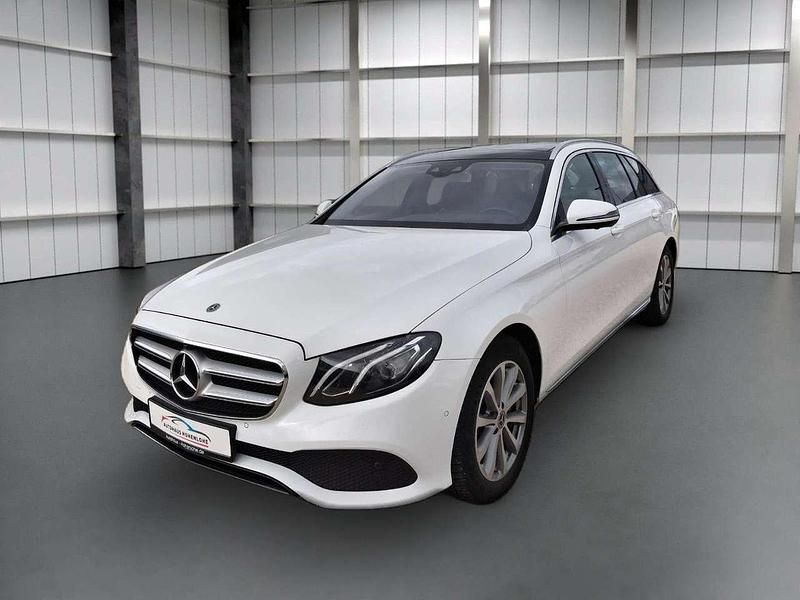 Gebraucht Mercedes E220 194 PS (142 kW) 2018 Polarweiss Kombi
