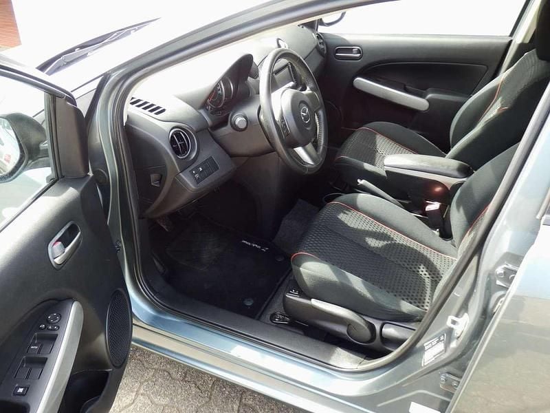 Usata Mazda 2 Edition 84 CV (61 kW) 2013 Grigio Utilitaria