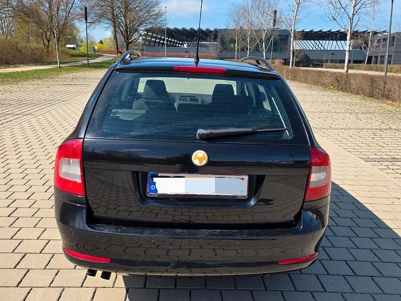 Usado Skoda Octavia 122 HP (89 kW) 2009 Preto Carrinha