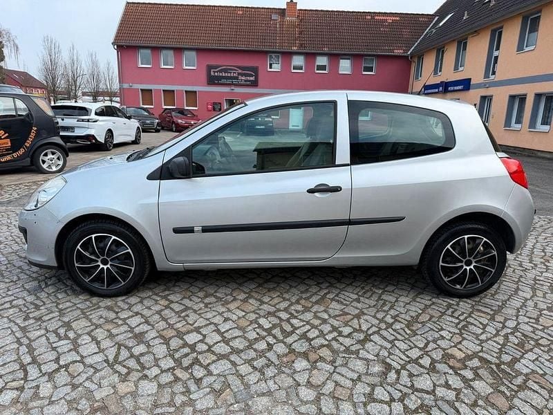 Gebraucht Renault Clio III Expression 75 PS (55 kW) 2006 Silber Limousine