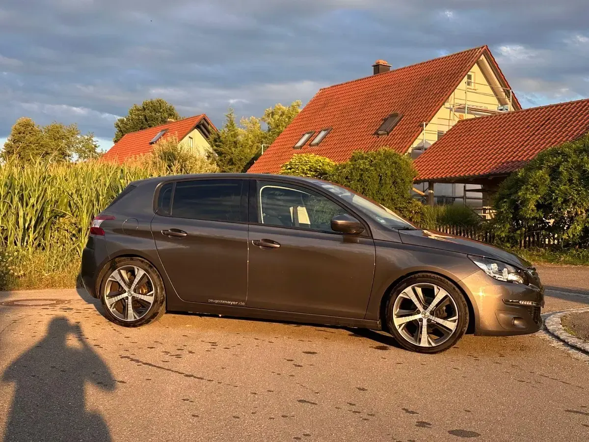Gebraucht Peugeot 308 Allure 110 PS (80 kW) 2017 Grau Limousine