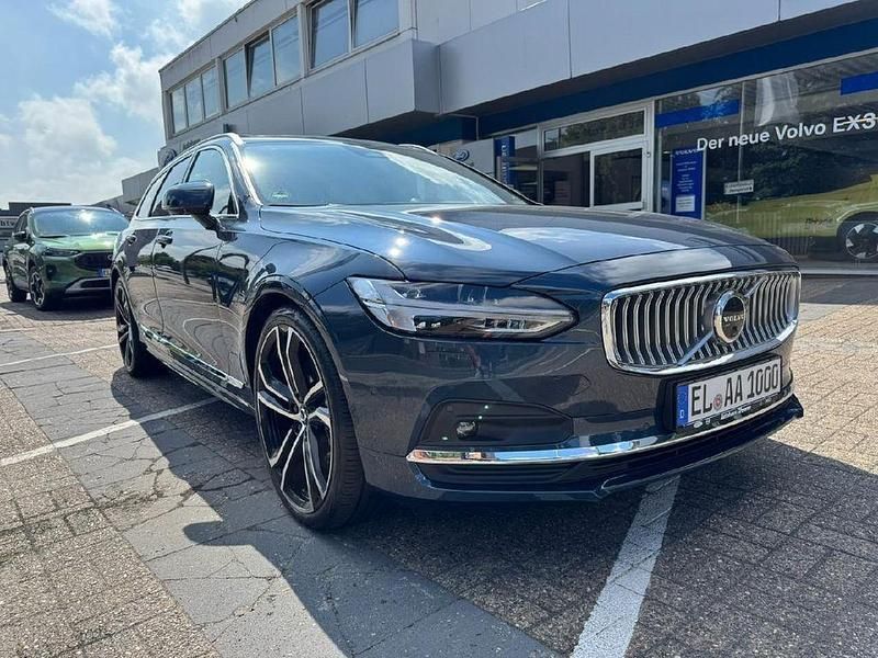 Gebraucht Volvo V90 Ultimate 197 PS (144 kW) 2024 Denim blue / metallic Kombi
