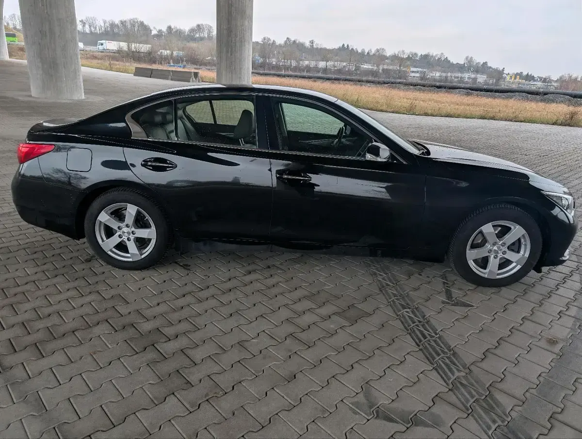 Gebraucht Infiniti Q50 170 PS (125 kW) 2016 Schwarz Limousine