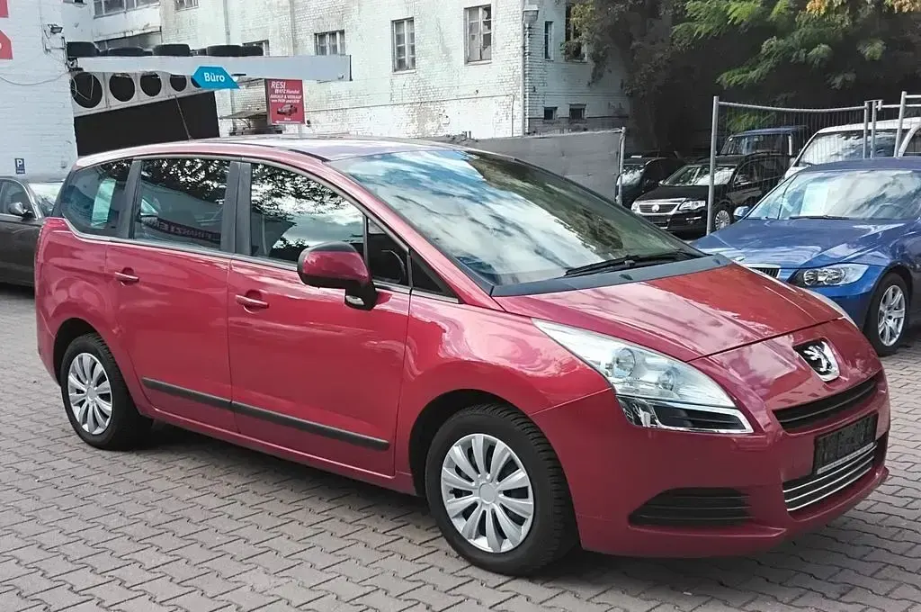 Gebraucht Peugeot 5008 Tendance 120 PS (88 kW) 2010 Rot Van / Kleinbus