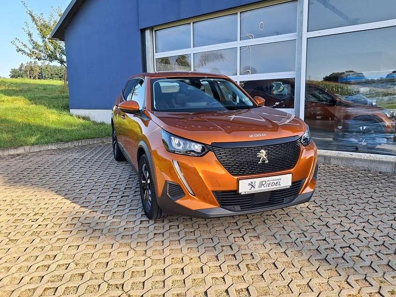 Gebraucht Peugeot 2008 Active 131 PS (96 kW) 2021 Fusion orange SUV