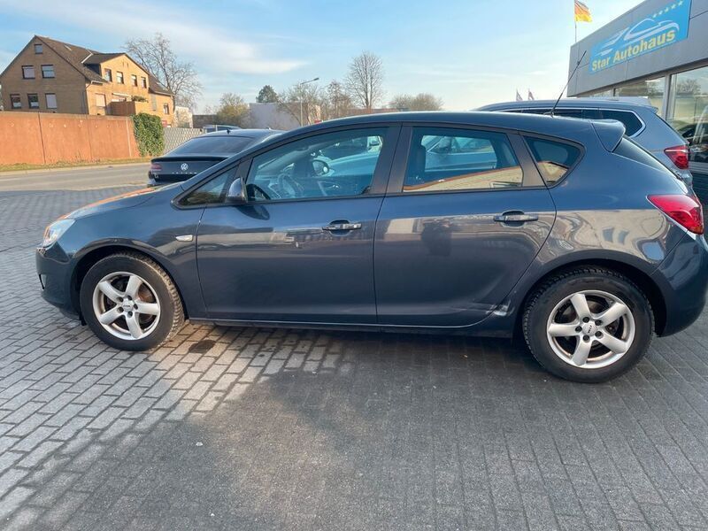 Gebraucht Opel Astra Edition 116 PS (85 kW) 2010 Blau Limousine