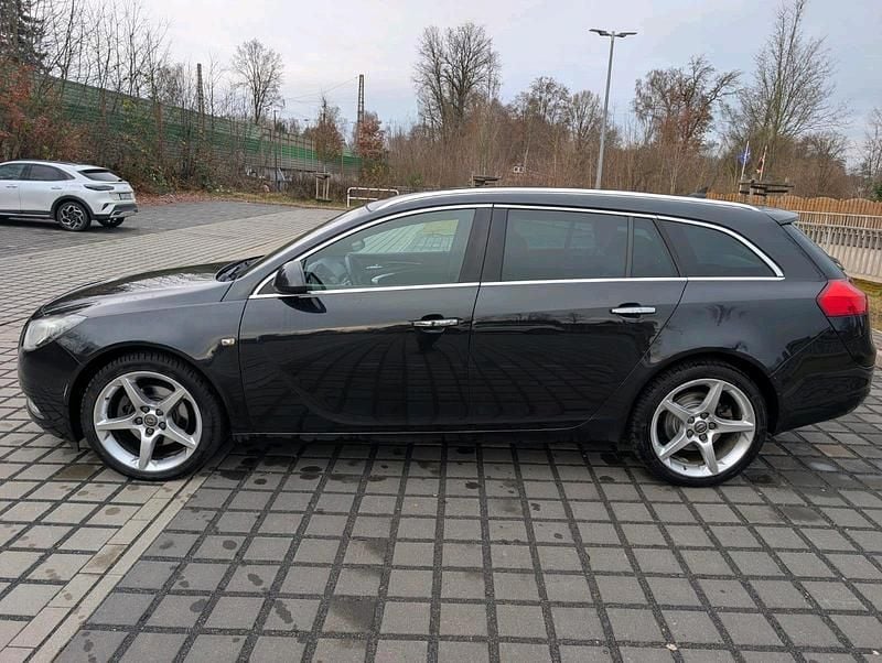 Gebraucht Opel Insignia 194 PS (142 kW) 2012 Schwarz Kombi