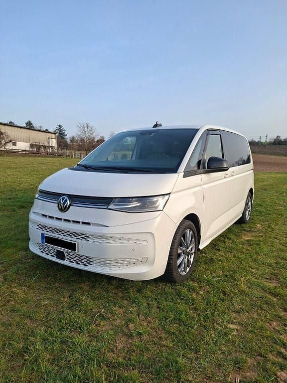 Gebraucht VW Multivan Life 150 PS (110 kW) 2025 Weiß Van