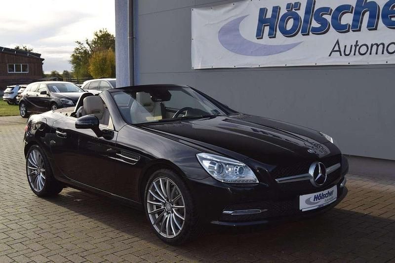 Obsidianschwarz Gebraucht 2015 Mercedes SLK200 Cabrio | 21.950 € (Fairer Preis) - Bild 1/4