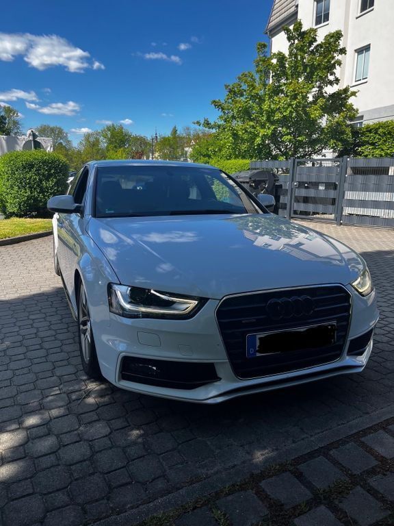 Weiß Gebraucht 2012 Audi A4 S-Line Limousine | 15.000 € - Bild 1/4