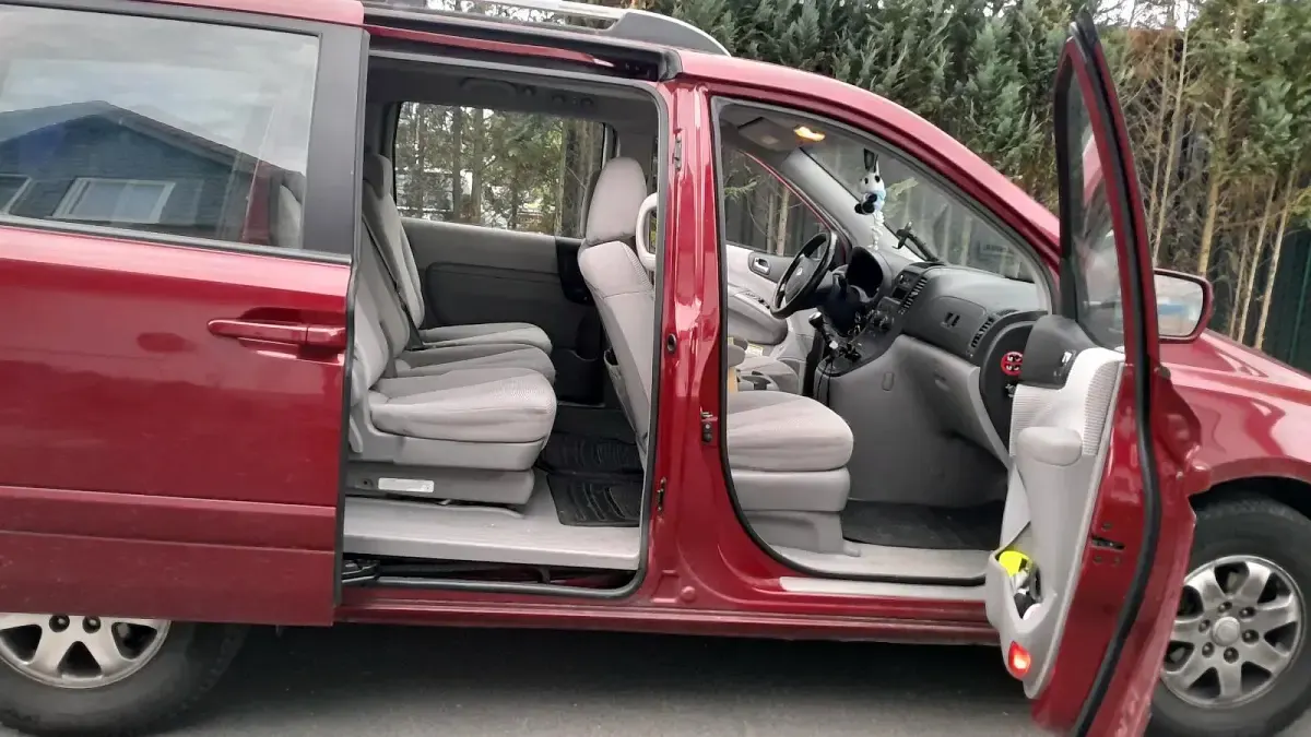 Gebraucht Kia Carnival 190 PS (139 kW) 2008 Rot Van / Kleinbus