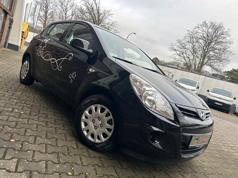 Schwarz Gebraucht 2011 Hyundai i20 Classic Limousine | 4.790 € (Fairer Preis) - Bild 1/3