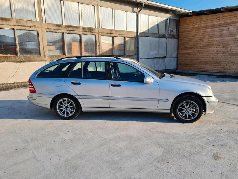 Gebraucht Mercedes C220 150 PS (110 kW) 2005 Silber Kombi