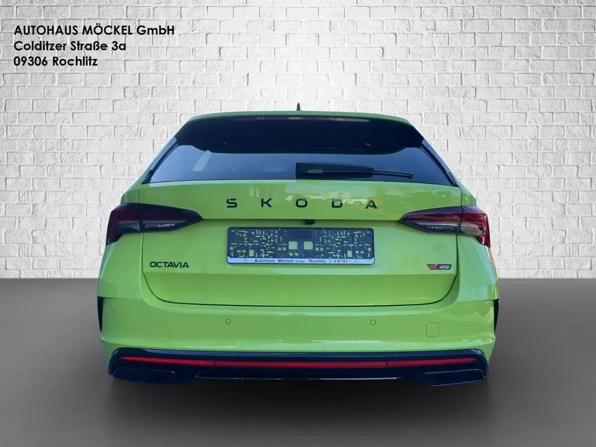 Neu Skoda Octavia RS 265 PS (194 kW) 2026 Mamba grün Kombi