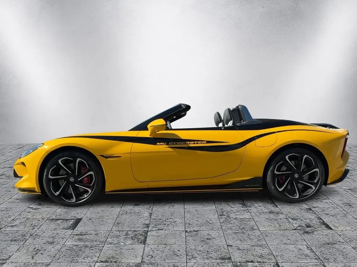 Gebraucht MG Cyberster 375 kW (510 PS) 2026 Inca yellow Cabrio