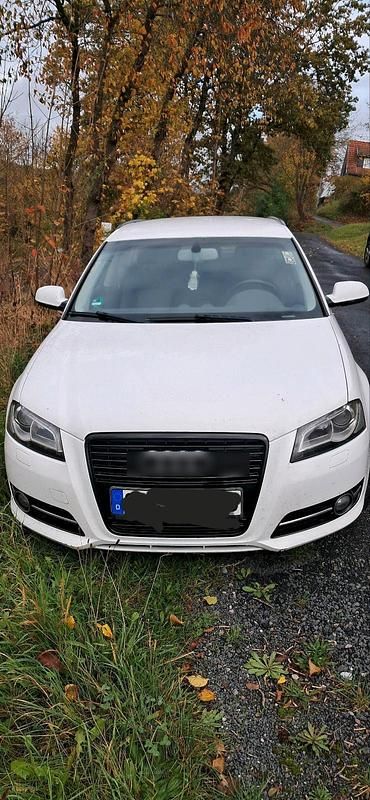 Weiß Gebraucht 2012 Audi A3 Sportback Kombi | 6.450 € (Guter Preis) - Bild 1/4