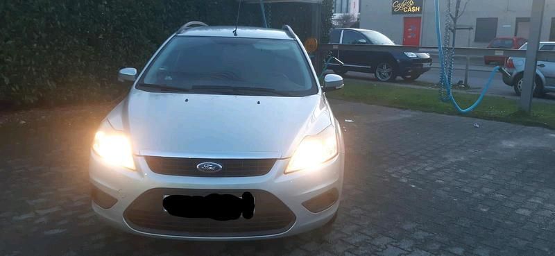 Gebraucht Ford Focus 116 PS (85 kW) 2009 Silber Kombi
