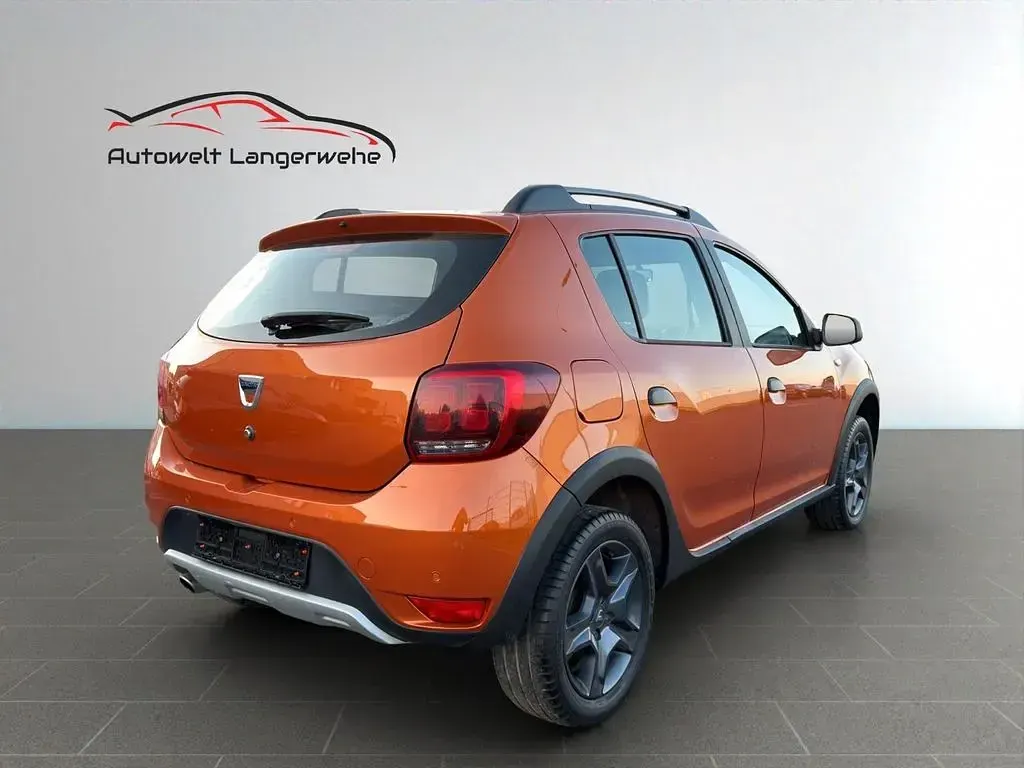 Gebraucht Dacia Sandero Celebration 90 PS (66 kW) 2017 Orange SUV