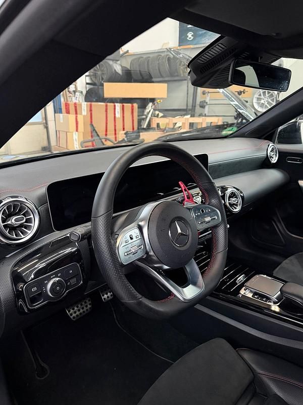 Gebraucht Mercedes CLA220 190 PS (139 kW) 2019 Schwarz Limousine