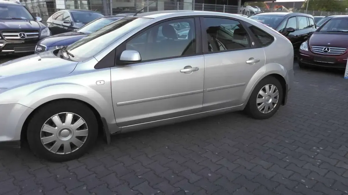 Gebraucht Ford Focus 116 PS (85 kW) 2006 Silber Limousine