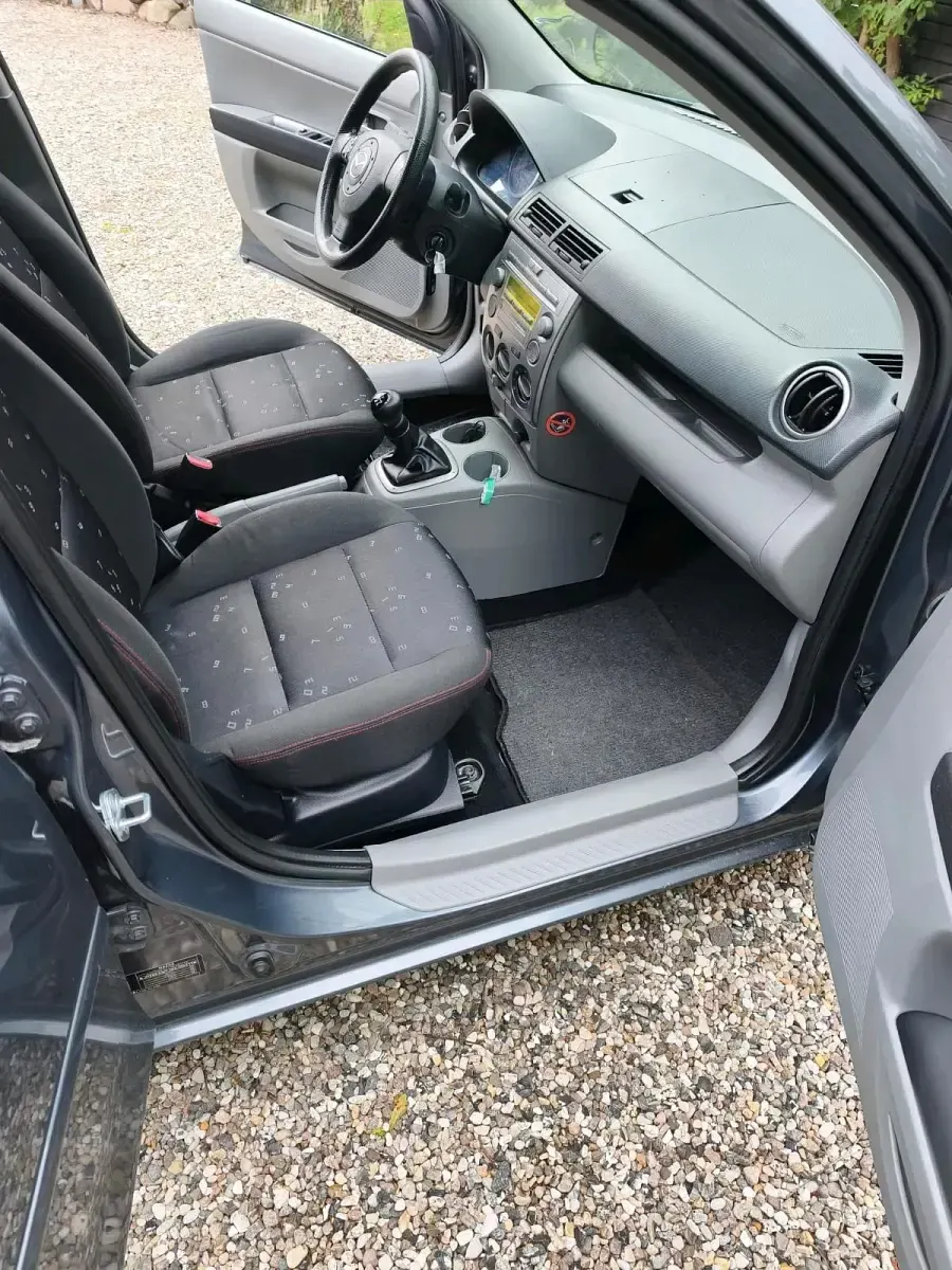 Gebraucht Mazda 2 85 PS (62 kW) 2003 Grau Kleinwagen