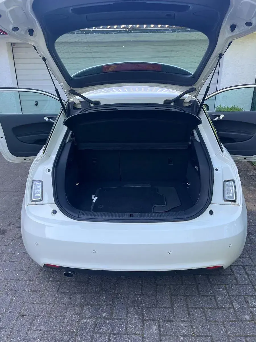 Gebraucht Audi A1 Attraction 90 PS (66 kW) 2014 Weiß Kleinwagen