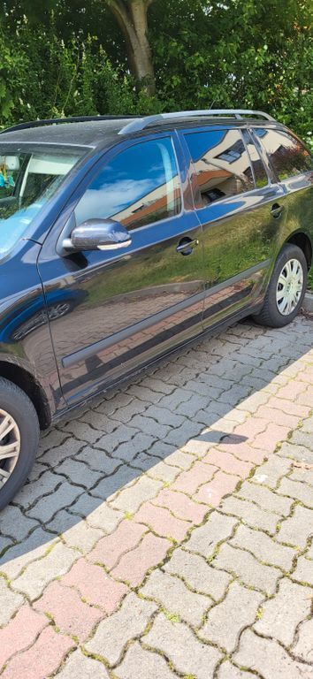 Schwarz Gebraucht 2007 Skoda Octavia Elegance Kombi | 2.500 € (Fairer Preis) - Bild 1/4