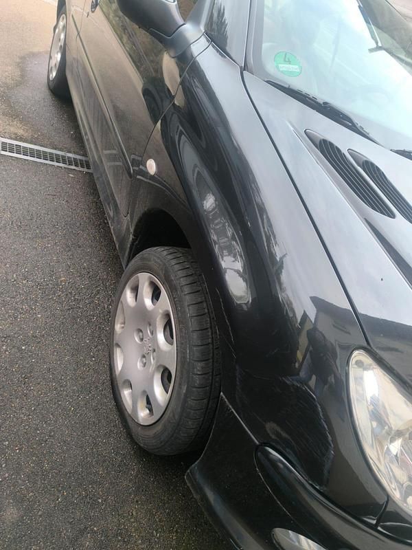 Gebraucht Peugeot 206 CC 109 PS (80 kW) 2004 Schwarz Cabrio