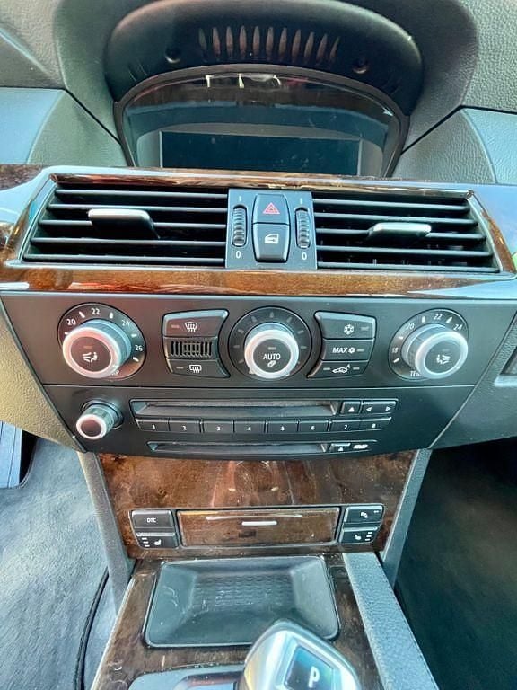 Gebraucht BMW 525 197 PS (144 kW) 2007 Schwarz Kombi