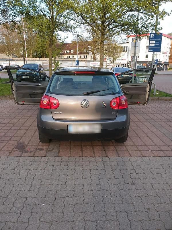 Second-hand VW Golf 89 CP (65 kW) 2005 Gri Coupe