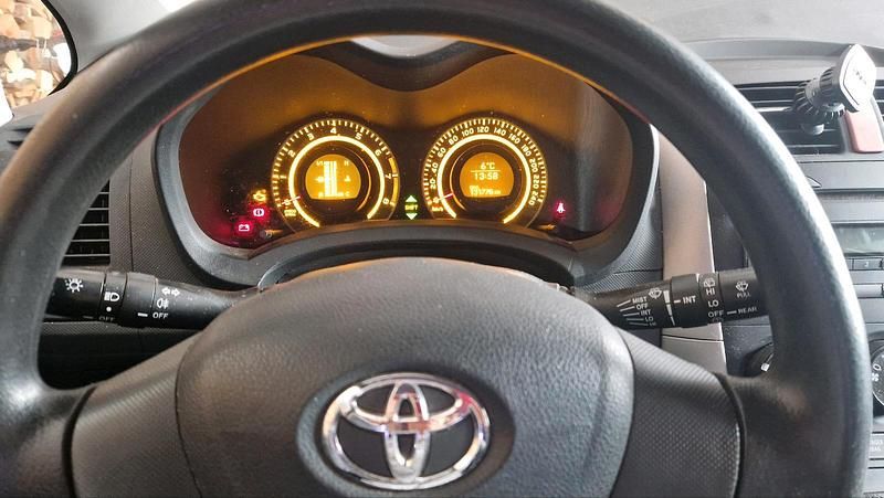 Gebraucht Toyota Auris 97 PS (71 kW) 2007 Schwarz Kleinwagen