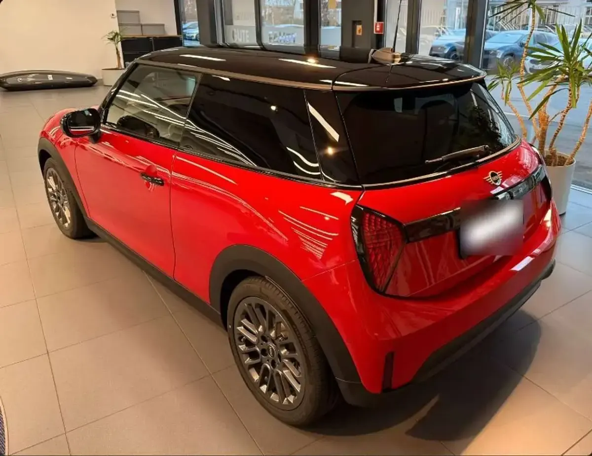 Usado Mini Cooper Classic 114 kW (156 CV) 2025 Rojo Utilitario