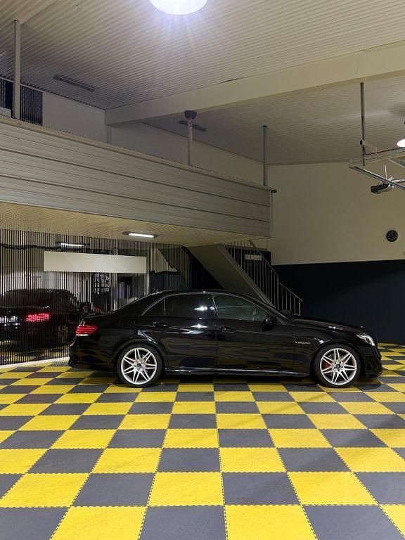 Gebraucht Mercedes E400 Avantgarde 333 PS (244 kW) 2015 Schwarz Limousine