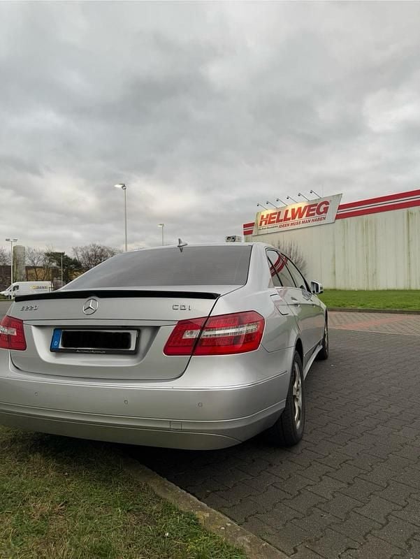 Gebraucht Mercedes E220 170 PS (125 kW) 2009 Silber Limousine