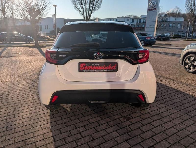 Gebraucht Toyota Yaris T3 125 PS (91 kW) 2021 Weiß Limousine
