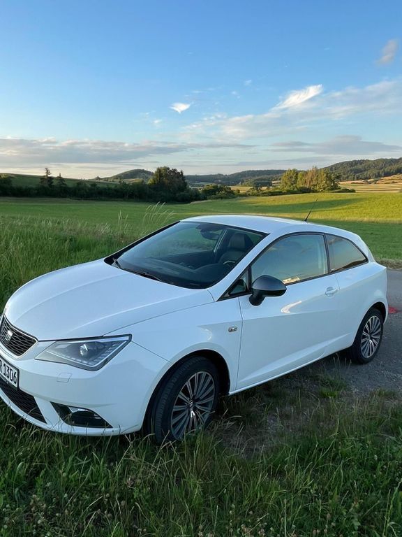 Weiß Gebraucht 2015 Seat Ibiza SC Style Kleinwagen | 6.000 € (Fairer Preis) - Bild 1/4