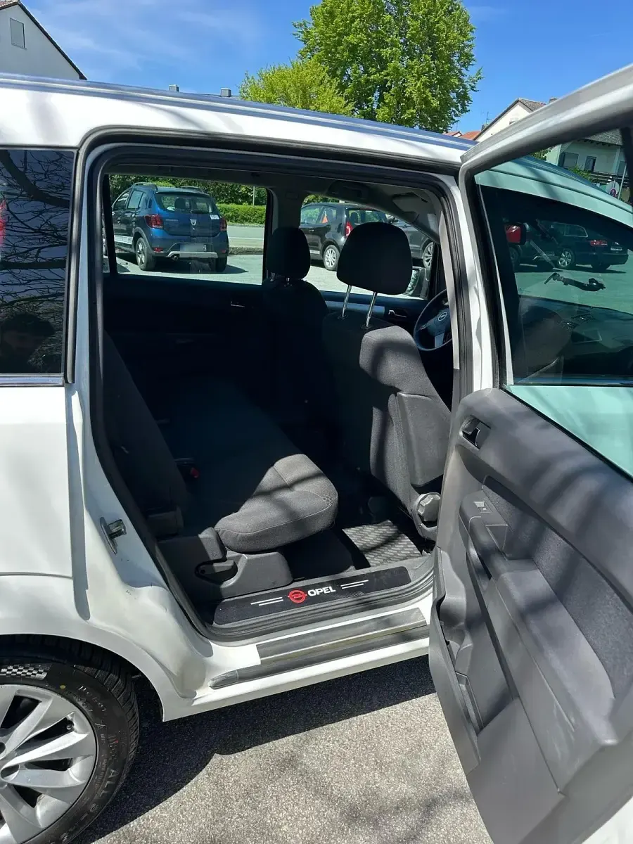 Gebraucht Opel Zafira 138 PS (101 kW) 2012 Weiß Van / Kleinbus