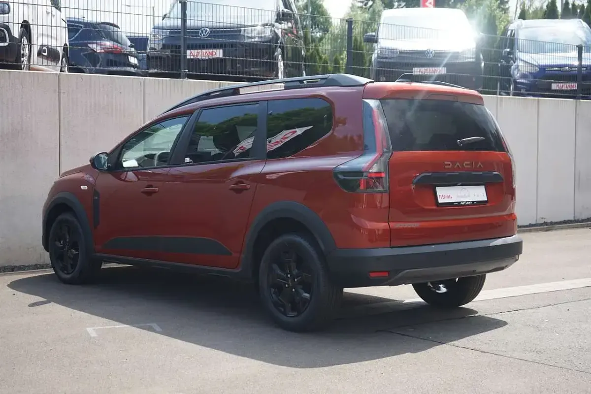 Neu Dacia Jogger Extreme 110 PS (80 kW) 2026 Schiefergraumet. Van / Kleinbus