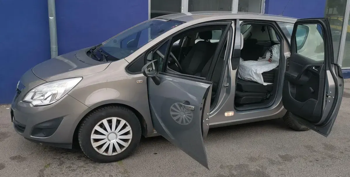 Gebraucht Opel Meriva Edition 101 PS (74 kW) 2011 Grau Van / Kleinbus